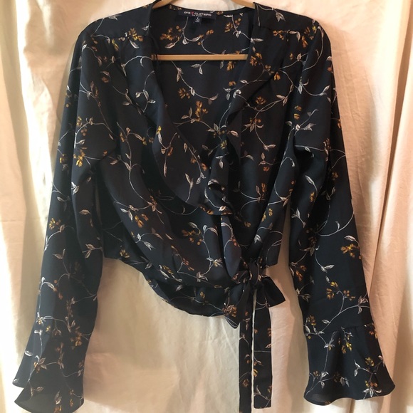 Wrap around top - Picture 2 of 3